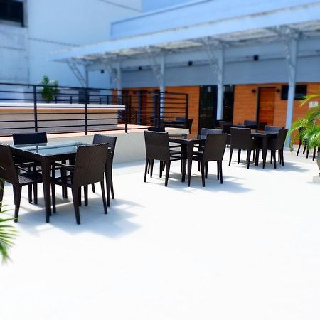 The Charter House Hotel Makati City Exterior foto