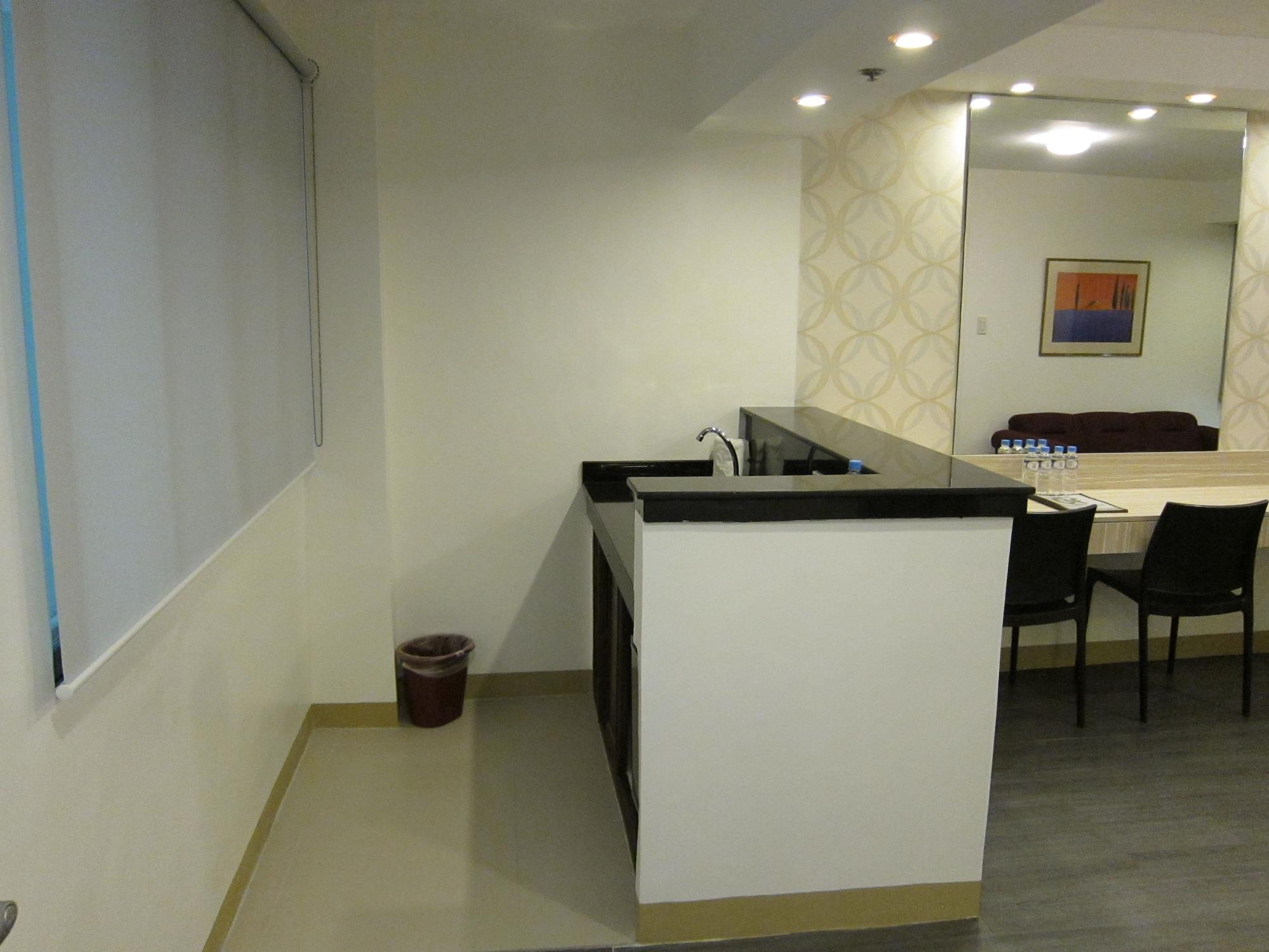 The Charter House Hotel Makati City Exterior foto