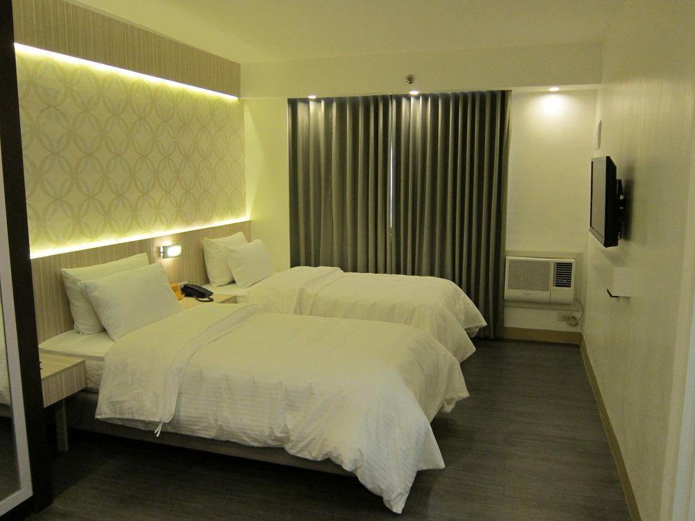 The Charter House Hotel Makati City Exterior foto
