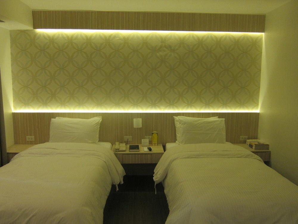 The Charter House Hotel Makati City Exterior foto