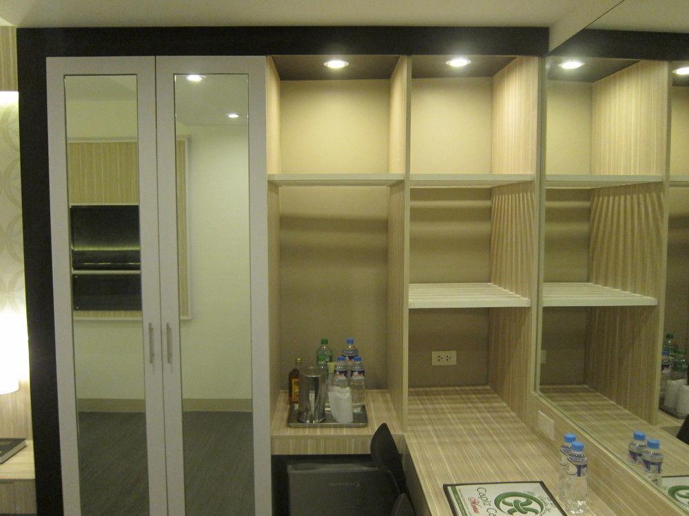 The Charter House Hotel Makati City Exterior foto