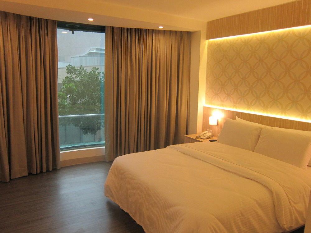 The Charter House Hotel Makati City Exterior foto
