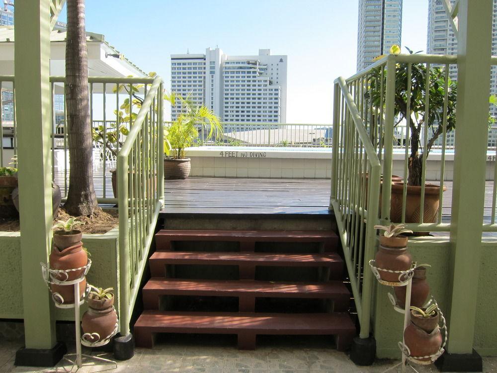 The Charter House Hotel Makati City Exterior foto
