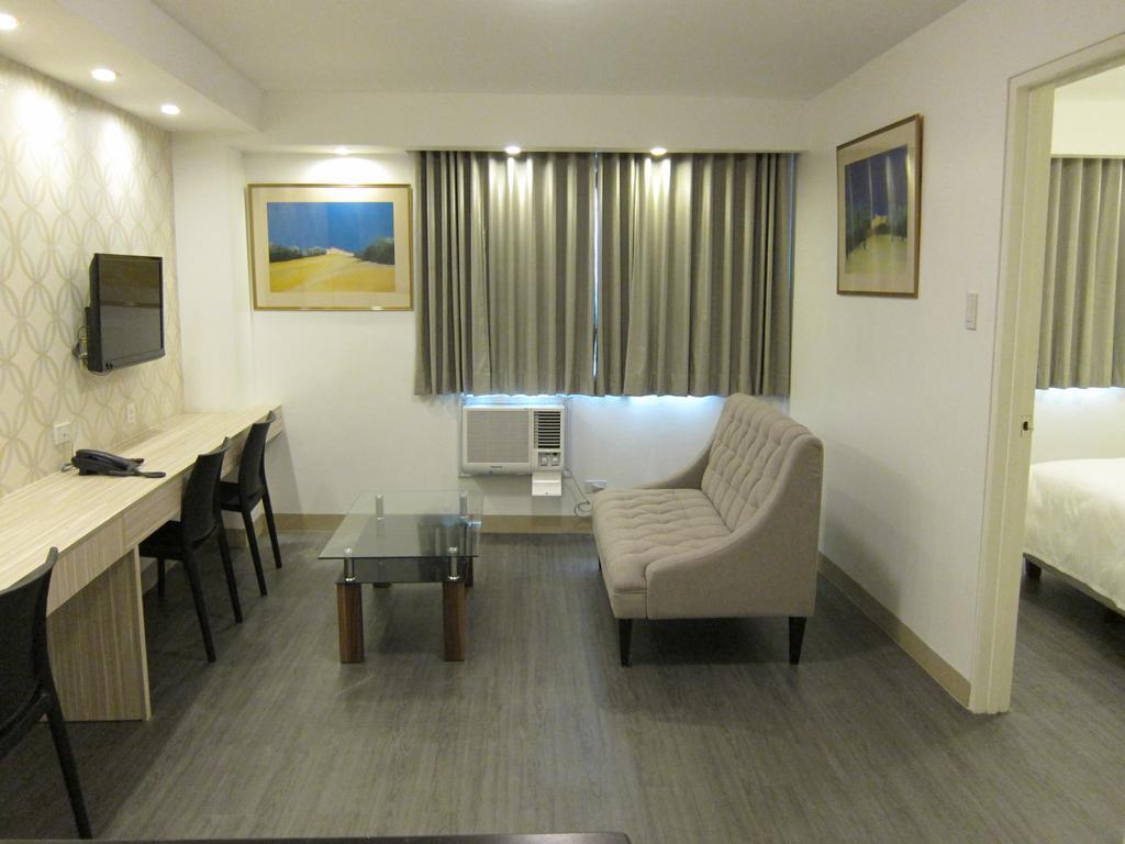 The Charter House Hotel Makati City Exterior foto