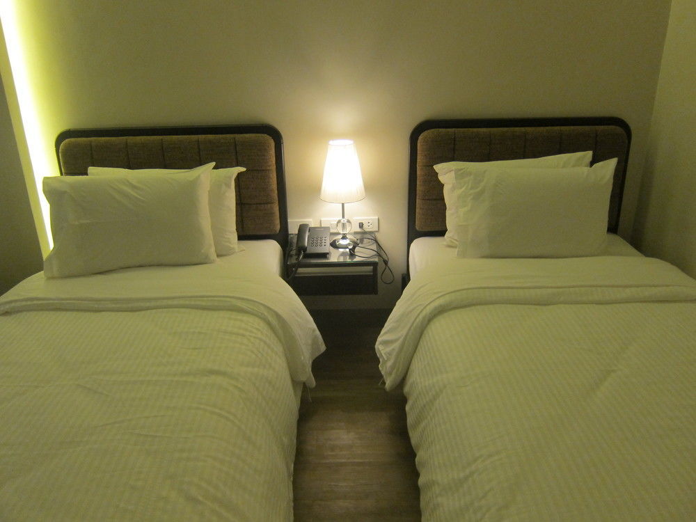 The Charter House Hotel Makati City Exterior foto