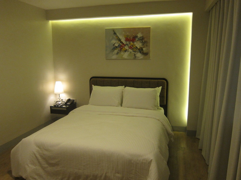 The Charter House Hotel Makati City Exterior foto