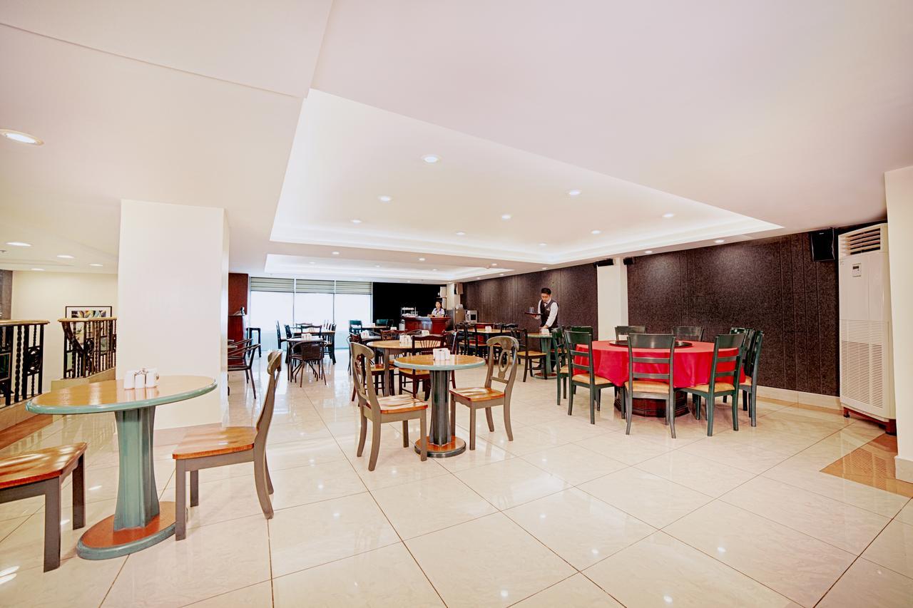 The Charter House Hotel Makati City Exterior foto