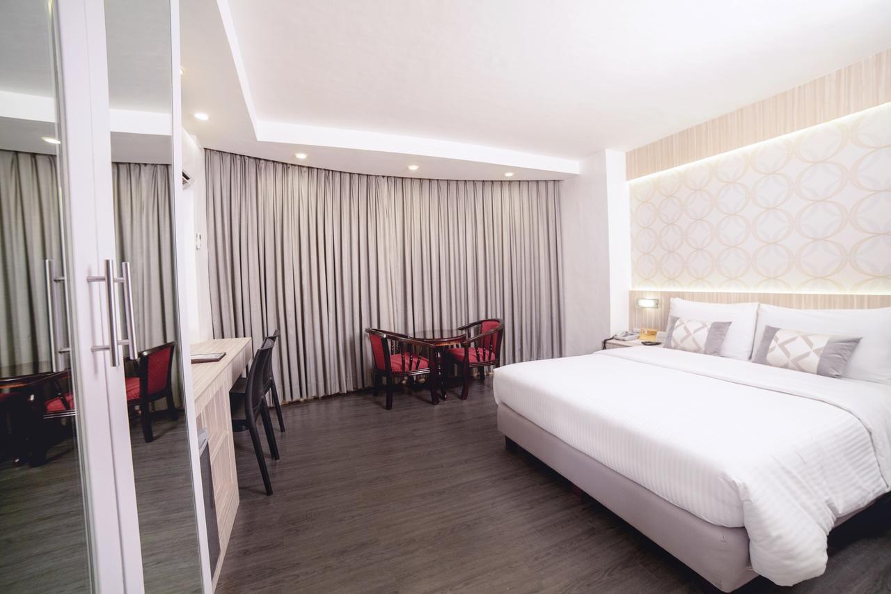 The Charter House Hotel Makati City Exterior foto